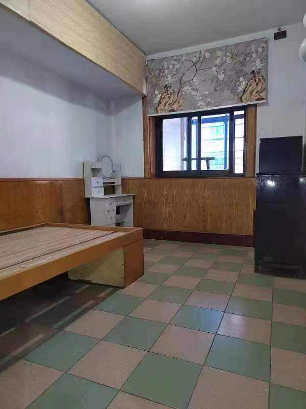 三中(校内)家属院 4室2厅1卫 2000.0元/月 三中(校内)家属院 4室2厅1卫 2000.0元/月室内图