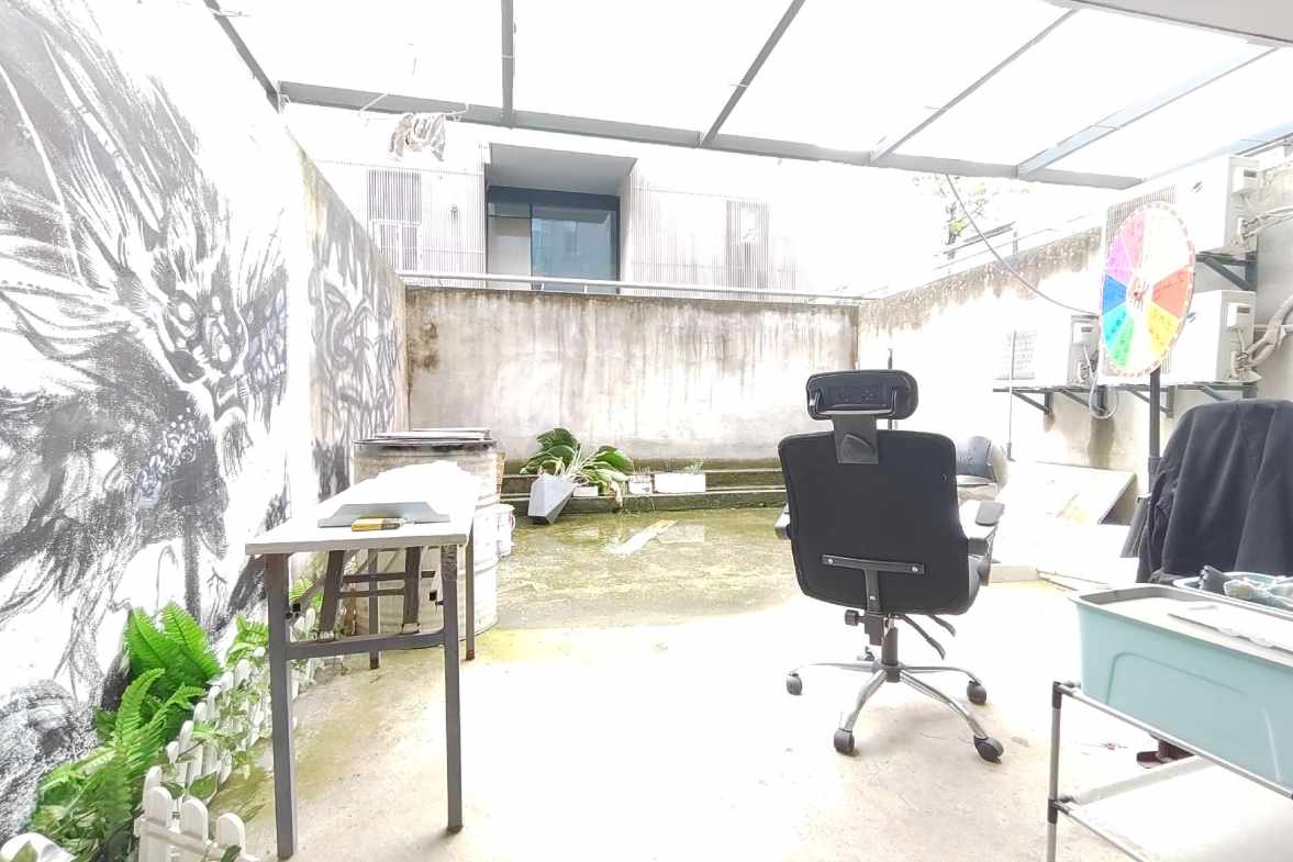 阳光100大湖第别墅  4室3厅3卫    8000.0元/月 阳光100大湖第别墅  4室3厅3卫    8000.0元/月室内图