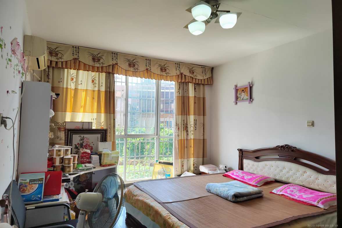 杉坡里  3室2厅1卫    70.8万客厅