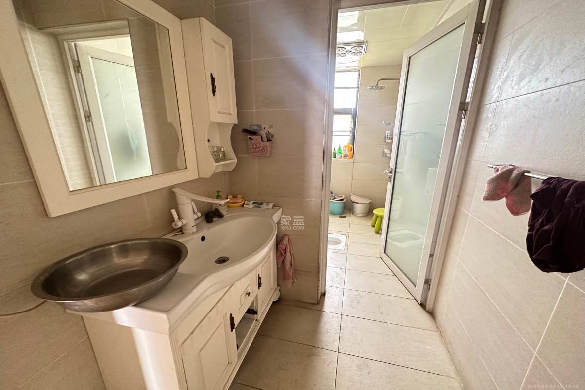 颐和佳园  3室2厅2卫    2700.0元/月 颐和佳园  3室2厅2卫    2700.0元/月室内图