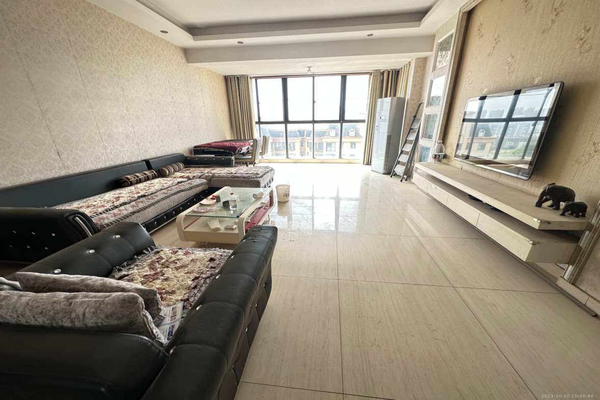 颐和佳园  3室2厅2卫    2700.0元/月 颐和佳园  3室2厅2卫    2700.0元/月室内图