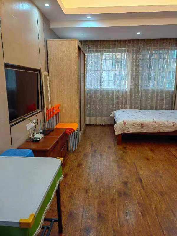 千里红小区(京明时代广场)  1室1厅1卫    28.0万 千里红小区(京明时代广场)  1室1厅1卫    28.0万客厅