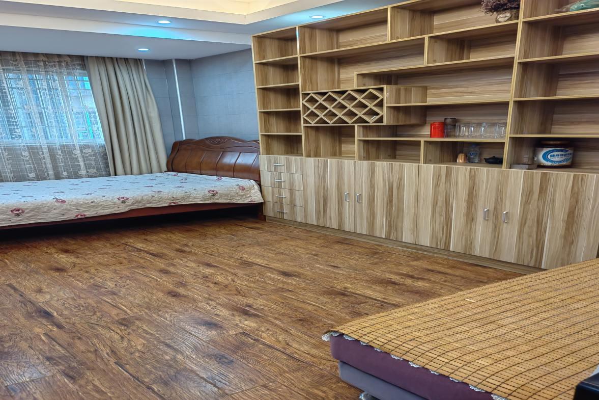 千里红小区(京明时代广场)  1室1厅1卫    28.0万 千里红小区(京明时代广场)  1室1厅1卫    28.0万客厅