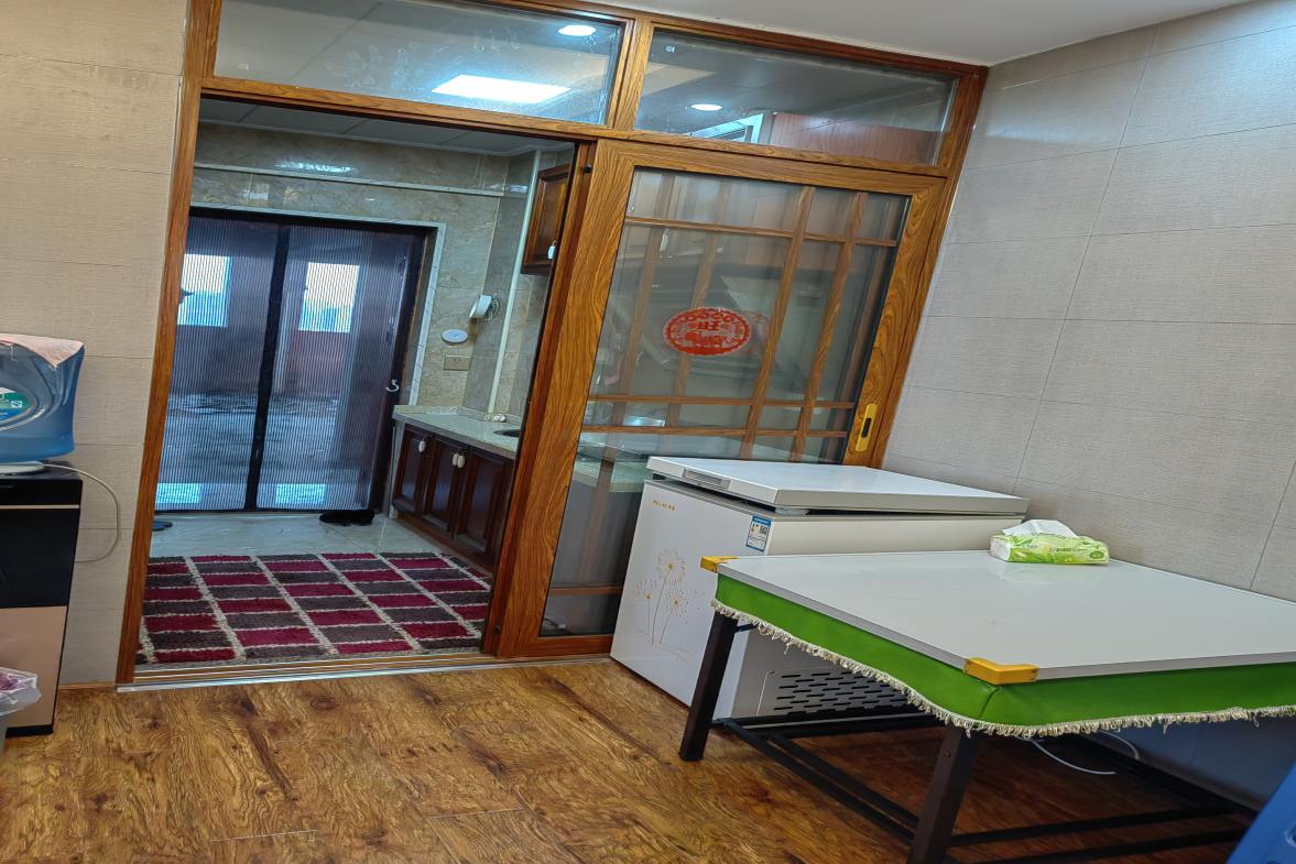 千里红小区(京明时代广场)  1室1厅1卫    28.0万 千里红小区(京明时代广场)  1室1厅1卫    28.0万客厅