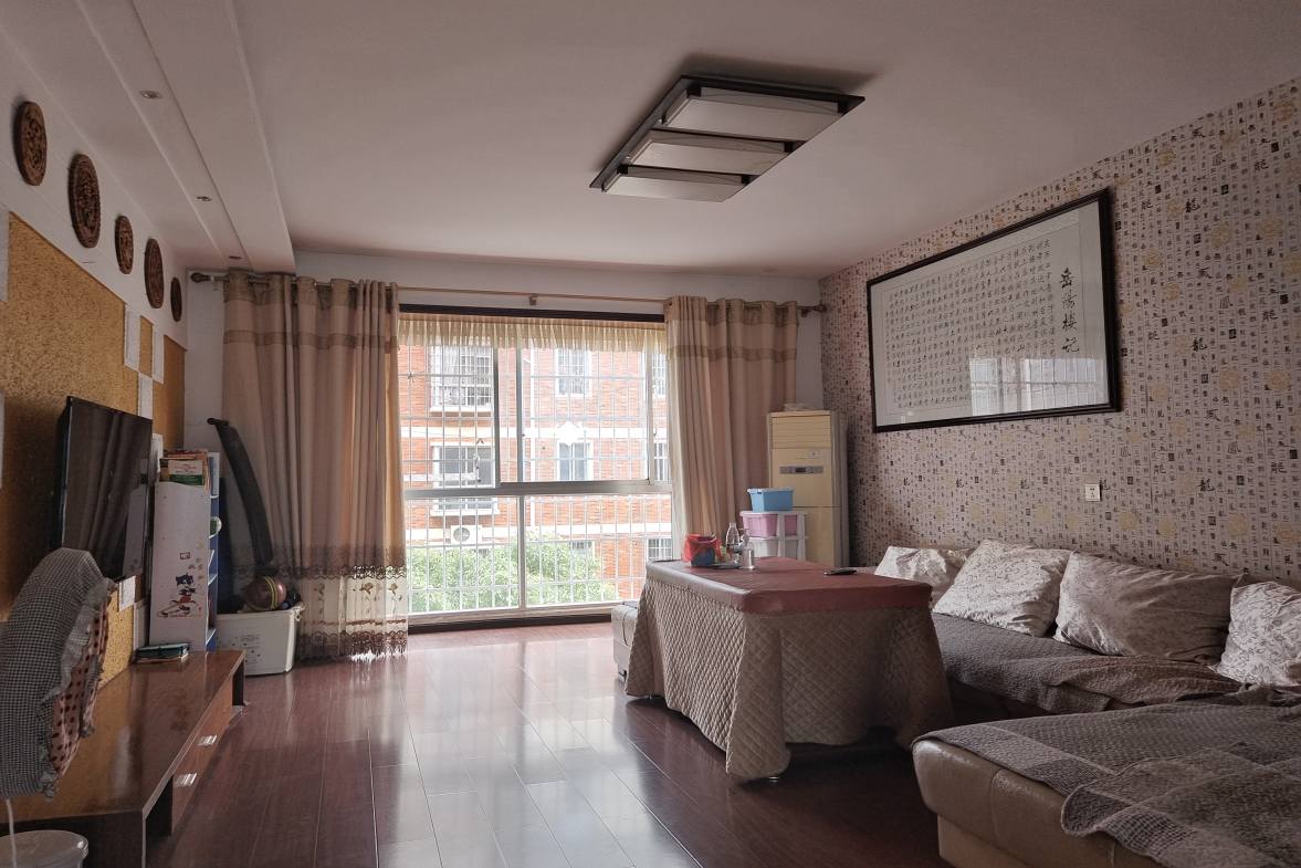 大汉巨龙家园  3室2厅2卫    69.8万客厅