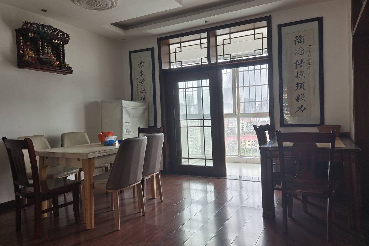 大汉巨龙家园  3室2厅2卫    69.8万客厅