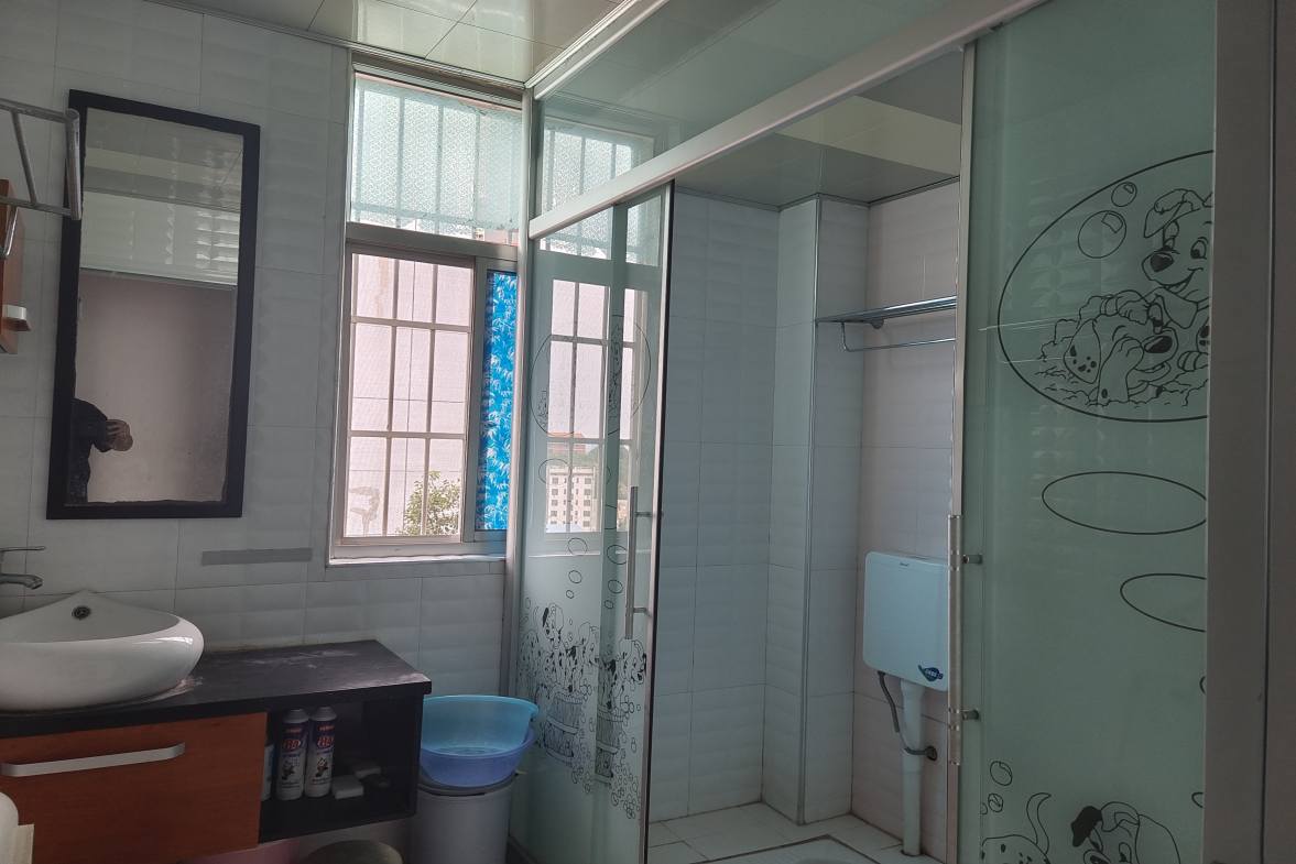 大汉巨龙家园  3室2厅2卫    69.8万客厅