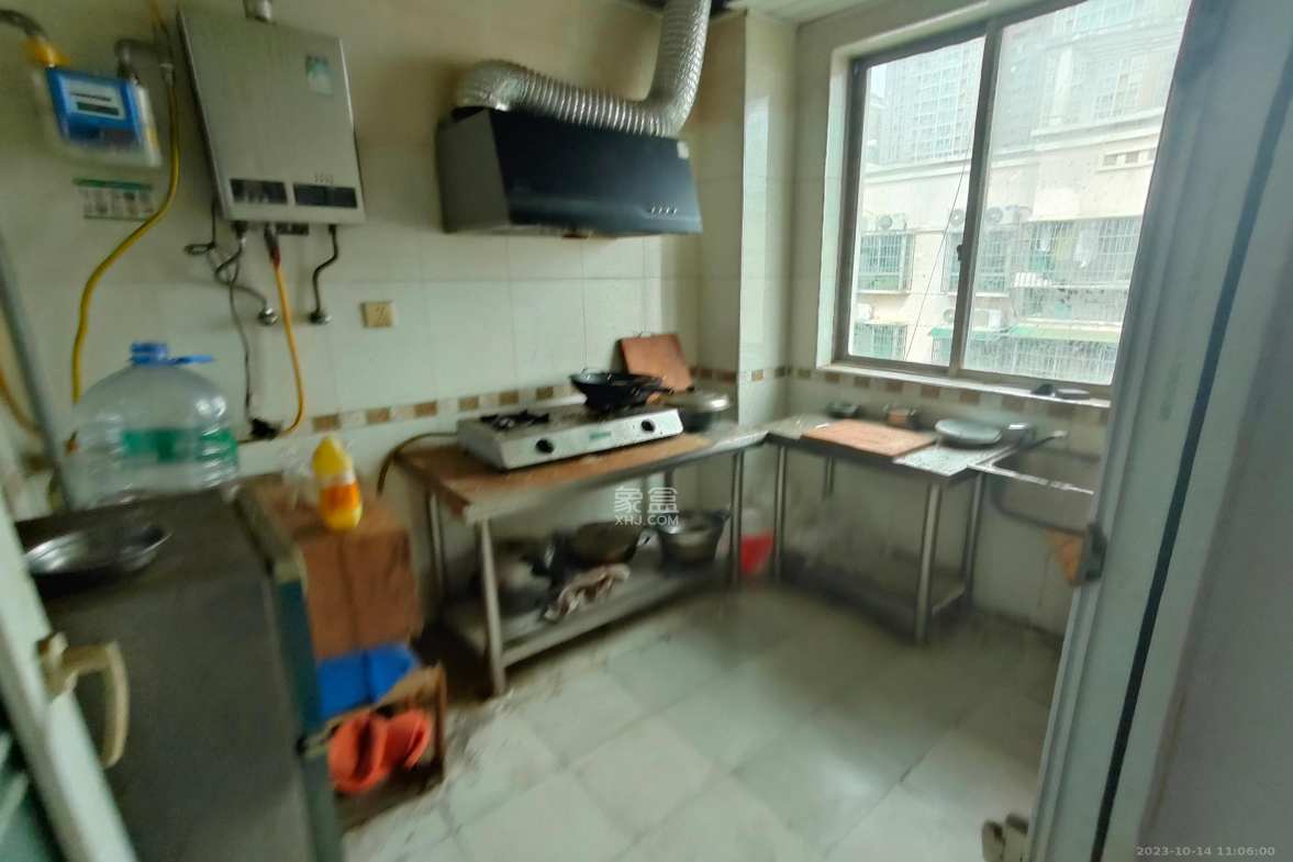 中南汽车世界 3室2厅2卫 1200.0元/月 中南汽车世界 3室2厅2卫 1200.0元/月室内图