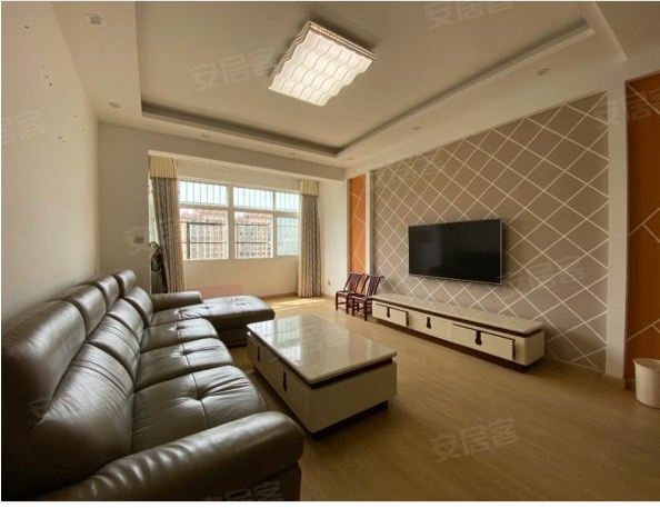 金子湾春晖花园  3室2厅2卫    2000.0元/月室内图1