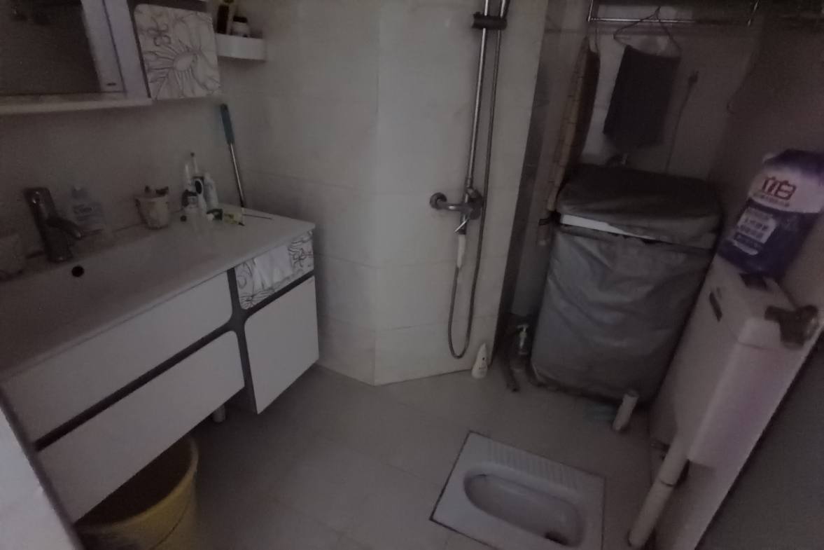 龙泰熙城  1室1厅1卫    24.0万卫生间