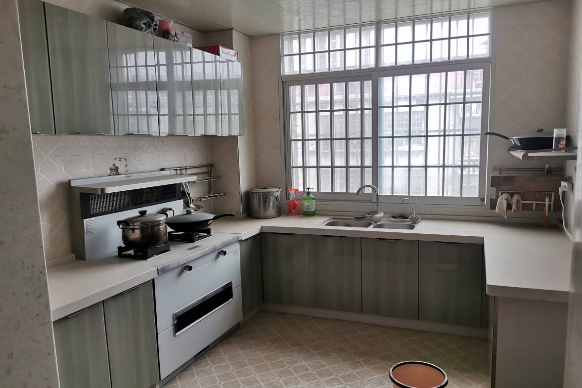 娄底技师学院家属院  3室2厅2卫    79.0万厨房