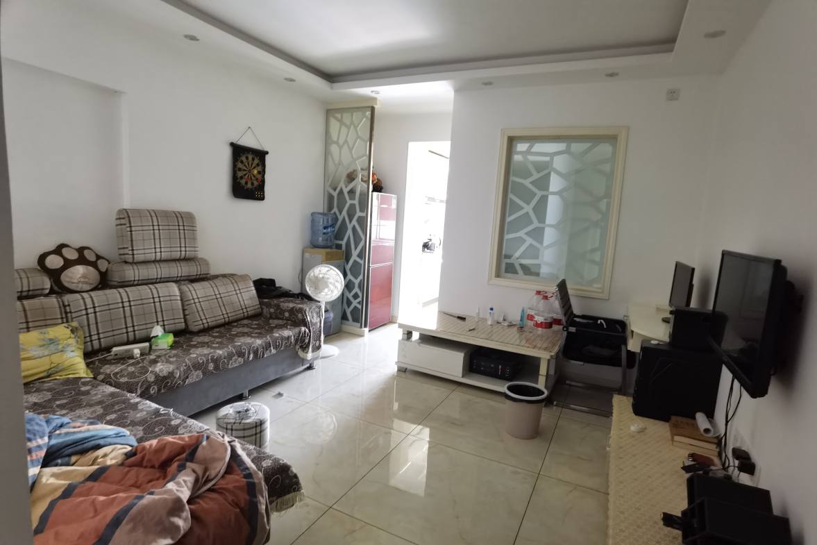 龙泰熙城  1室1厅1卫    24.0万客厅