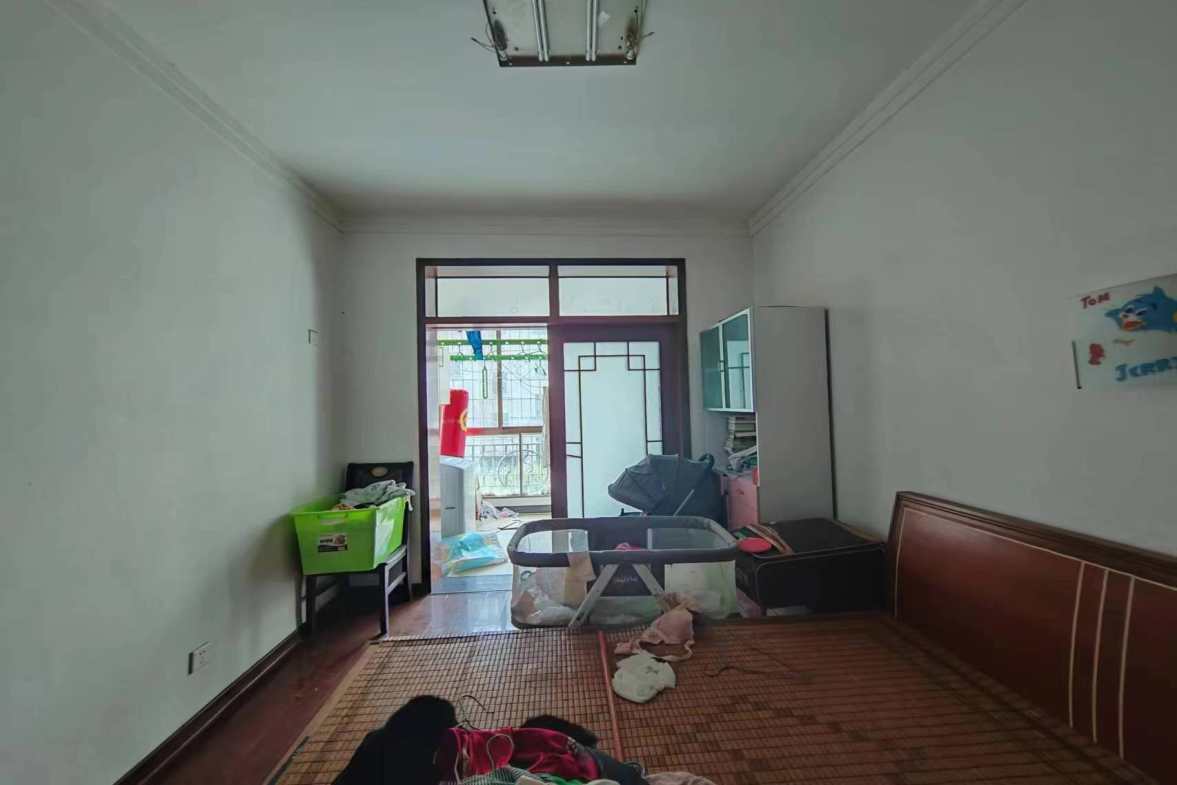 加州阳光小区（吉星阳光）  3室2厅2卫    70.0万客厅