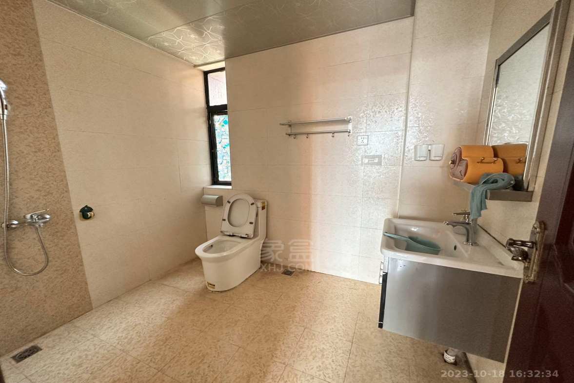 金爵逸品 3室2厅2卫 2200.0元/月 金爵逸品 3室2厅2卫 2200.0元/月室内图