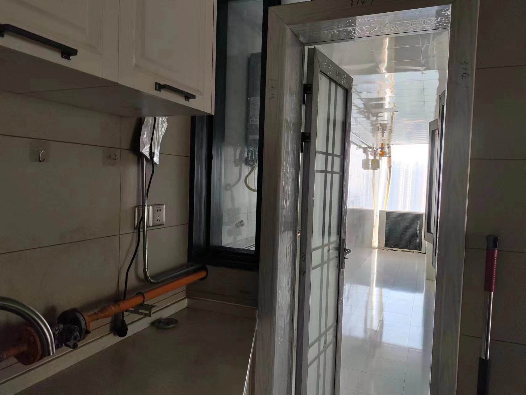 江岸公馆  0室0厅0卫    2600.0元/月