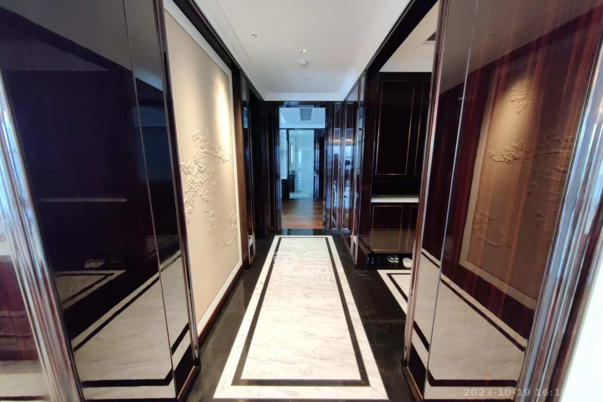 运达中央广场一、二期  5室2厅3卫    80000.0元/月室内图