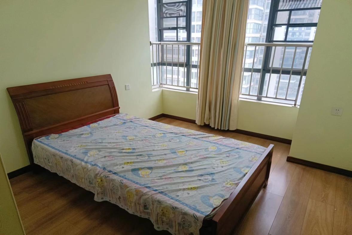 珠江愉景新城  4室2厅2卫   2400.00元/月室内图