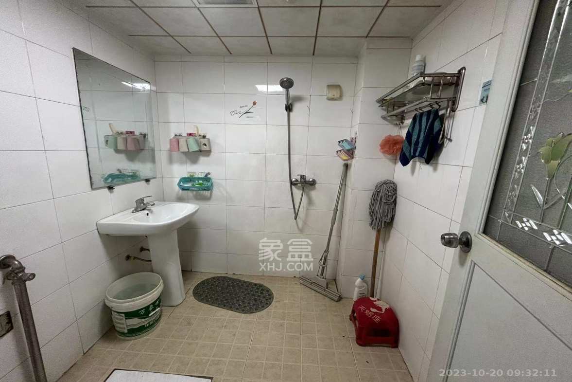 中南汽车世界 3室2厅2卫 1500.0元/月 中南汽车世界 3室2厅2卫 1500.0元/月室内图