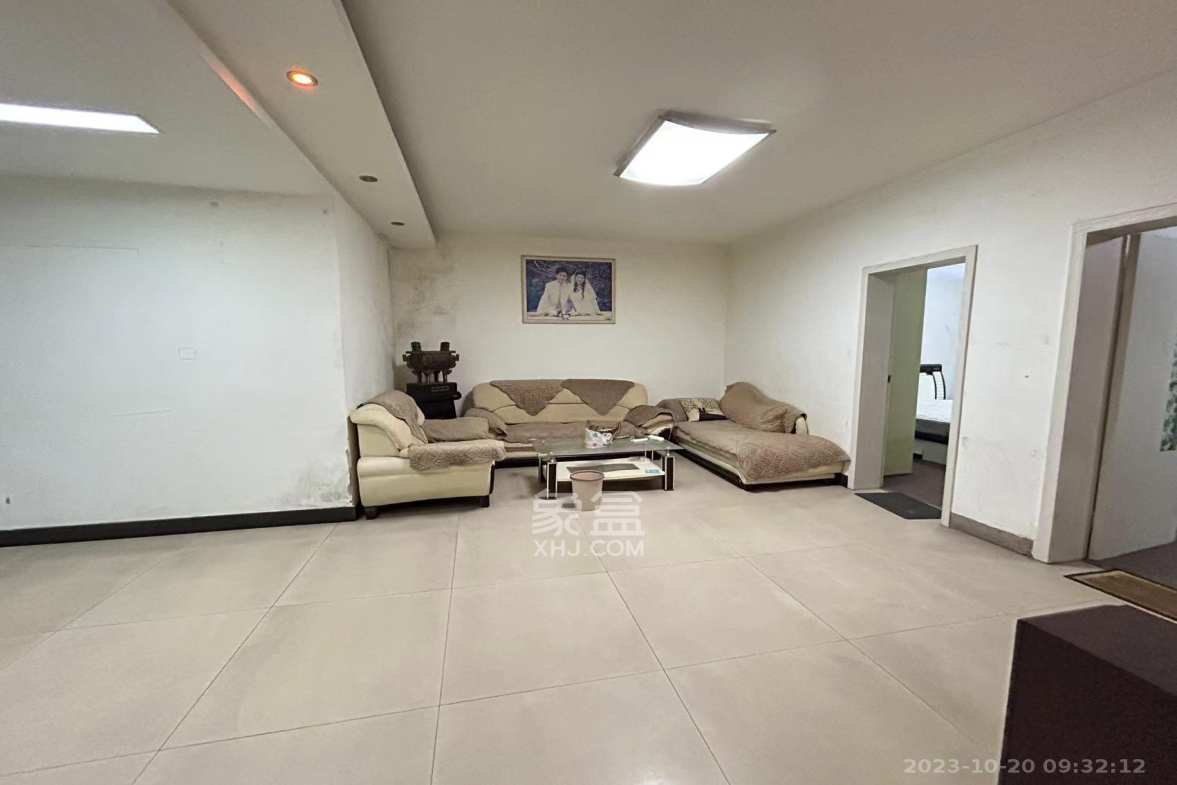 中南汽车世界 3室2厅2卫 1500.0元/月 中南汽车世界 3室2厅2卫 1500.0元/月室内图