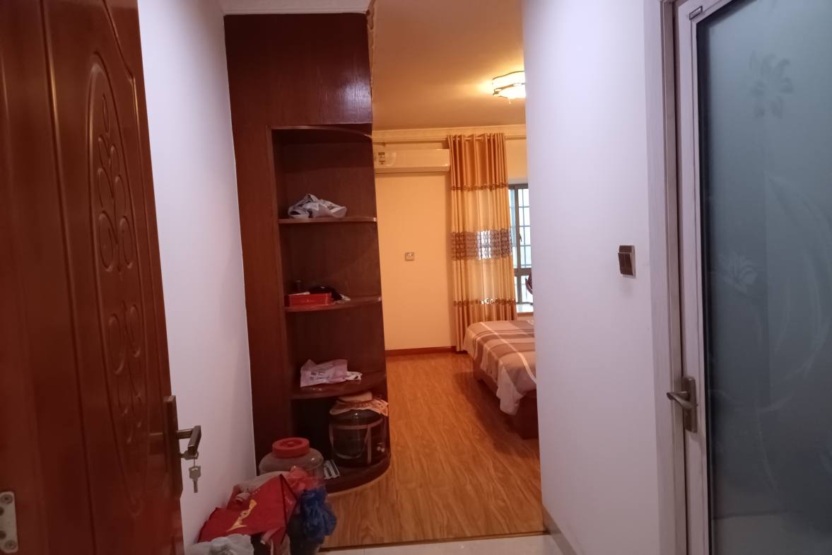 涟水河畔（独栋）  3室2厅2卫    92.8万客厅