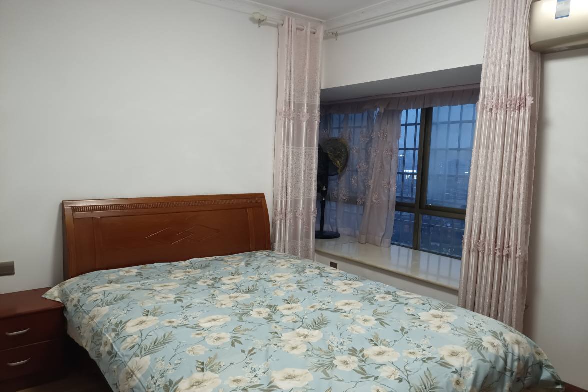 涟水河畔（独栋）  3室2厅2卫    92.8万客厅