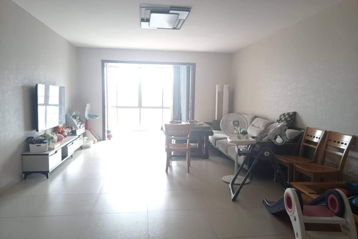 吉泰邦臣  3室2厅2卫    78.0万客厅