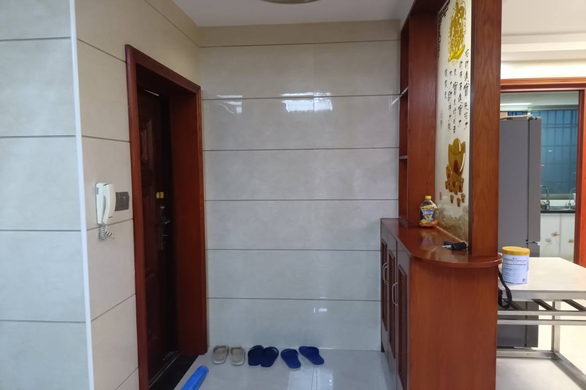 涟水河畔（独栋）  3室2厅2卫    92.8万客厅