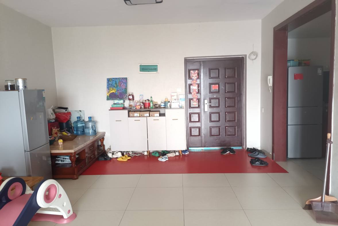 吉泰邦臣  3室2厅2卫    78.0万客厅