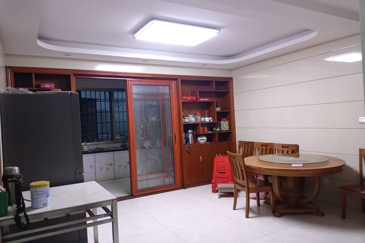 涟水河畔（独栋）  3室2厅2卫    92.8万客厅