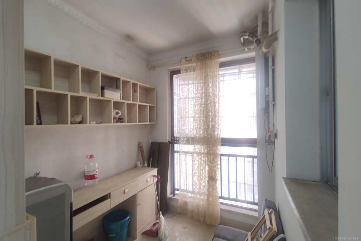 锑都家园  3室2厅1卫    2000.0元/月室内图1