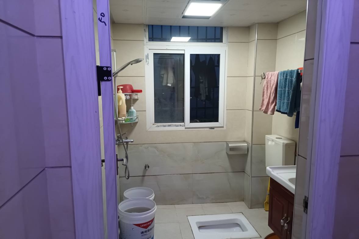 涟水河畔（独栋）  3室2厅2卫    92.8万客厅