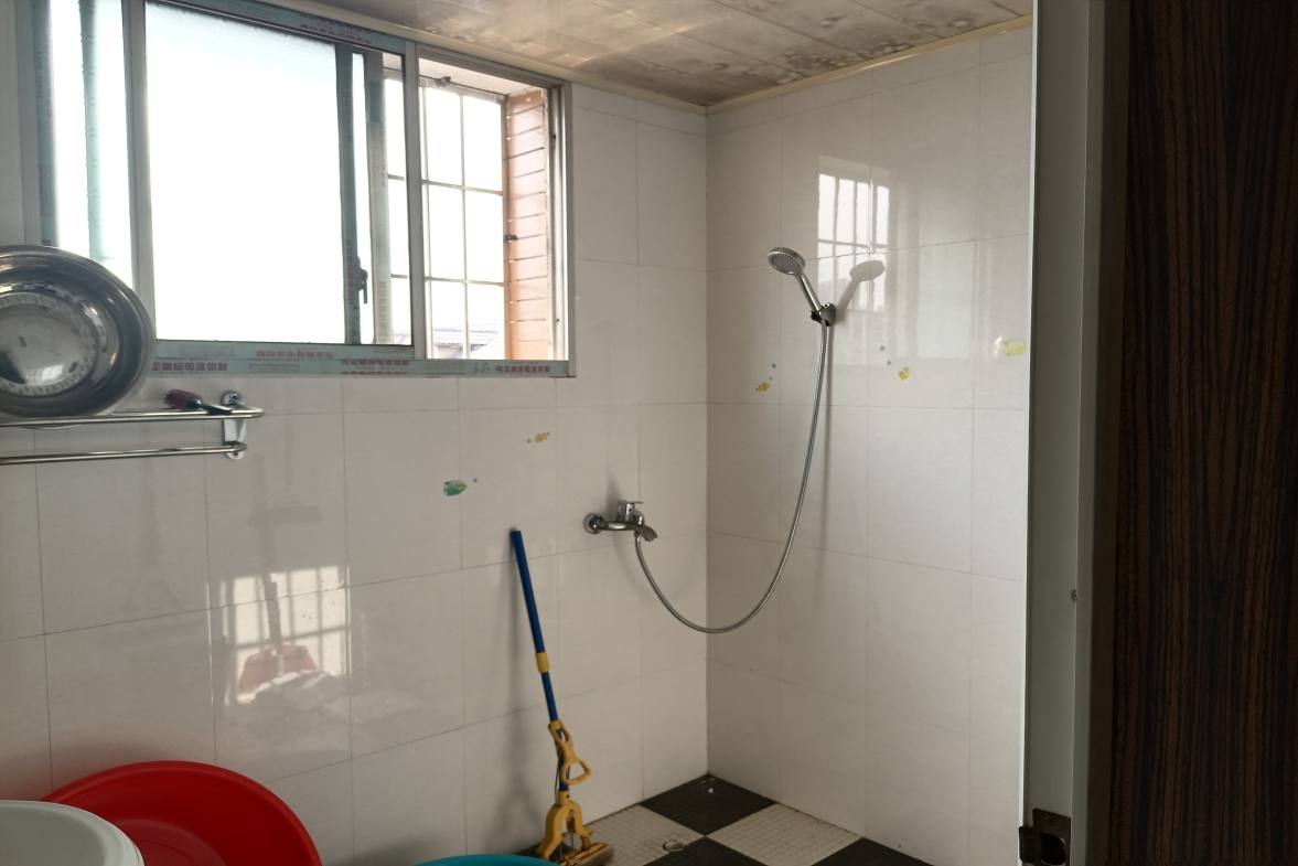 金碧花园  4室2厅2卫   55.80万 金碧花园  4室2厅2卫   55.80万客厅