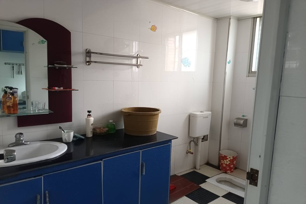 金碧花园  4室2厅2卫   55.80万 金碧花园  4室2厅2卫   55.80万客厅