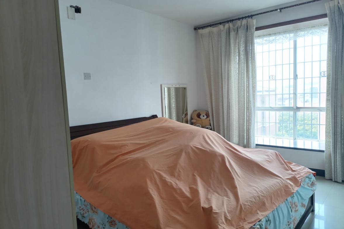 金碧花园  4室2厅2卫   55.80万 金碧花园  4室2厅2卫   55.80万客厅