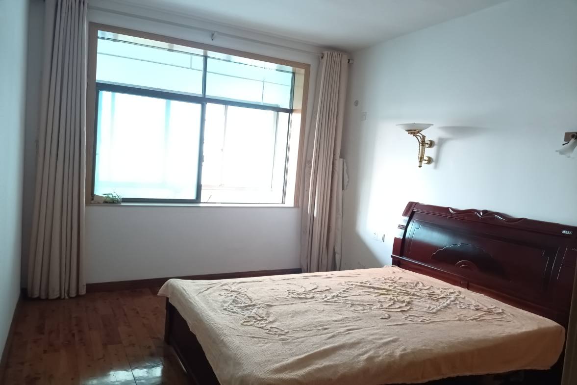 娄底司法  4室2厅2卫    82.8万 娄底司法  4室2厅2卫    82.8万客厅