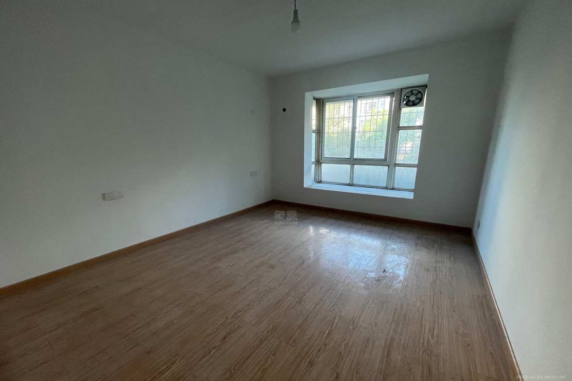 金碧华庭 3室2厅1卫 1800.0元/月 金碧华庭 3室2厅1卫 1800.0元/月室内图