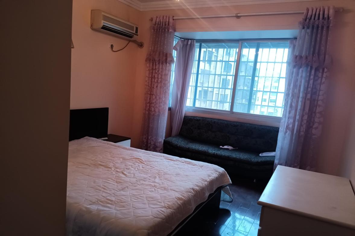 星源花园  4室2厅2卫    70.0万客厅