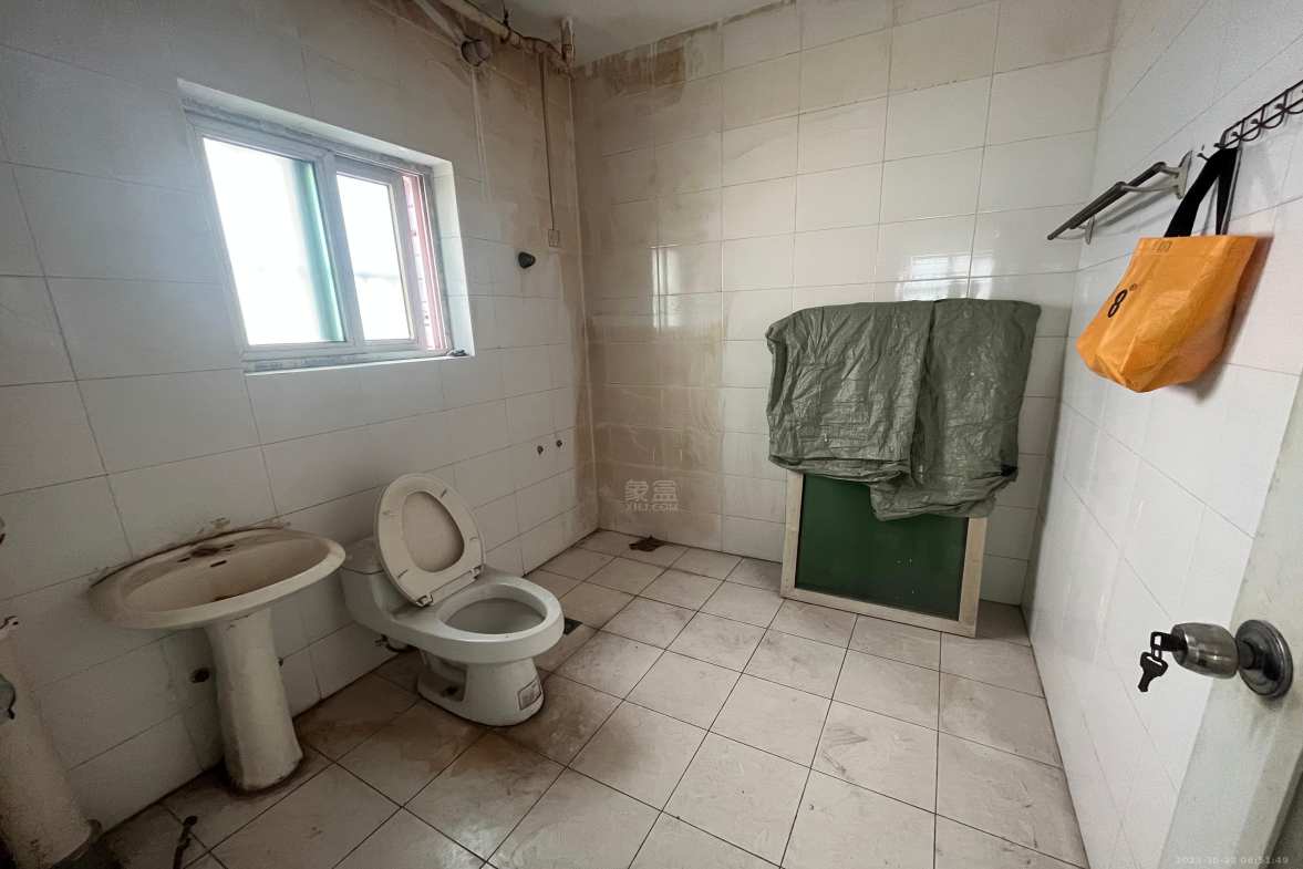 金碧华庭 3室2厅1卫 1800.0元/月 金碧华庭 3室2厅1卫 1800.0元/月室内图