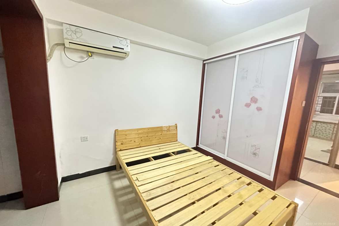 骑龙安置小区  3室2厅2卫    2500.0元/月室内图