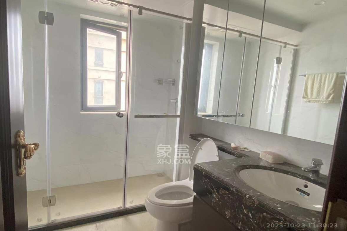 恒大翡翠华庭  3室2厅2卫    2000.0元/月室内图