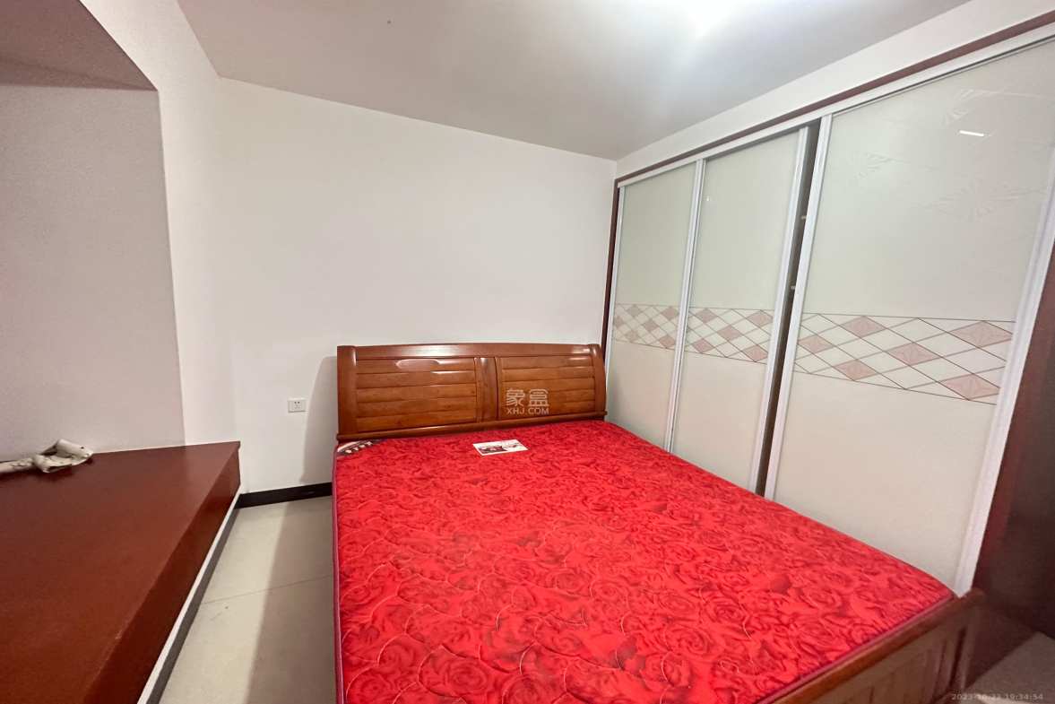 骑龙安置小区  3室2厅2卫    2500.0元/月室内图