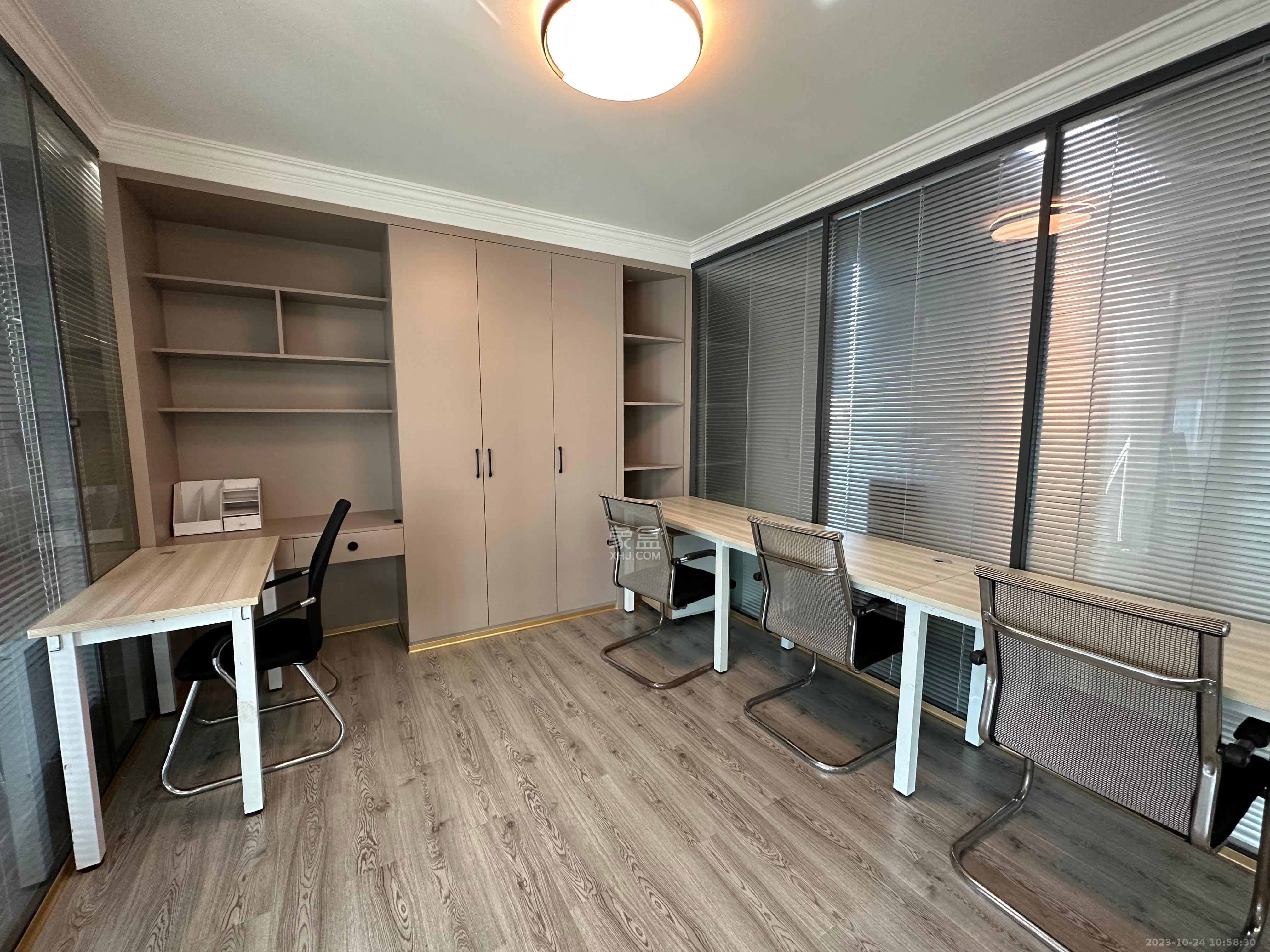 开源鑫贸大楼   200.0㎡      9000.0元/月室内图