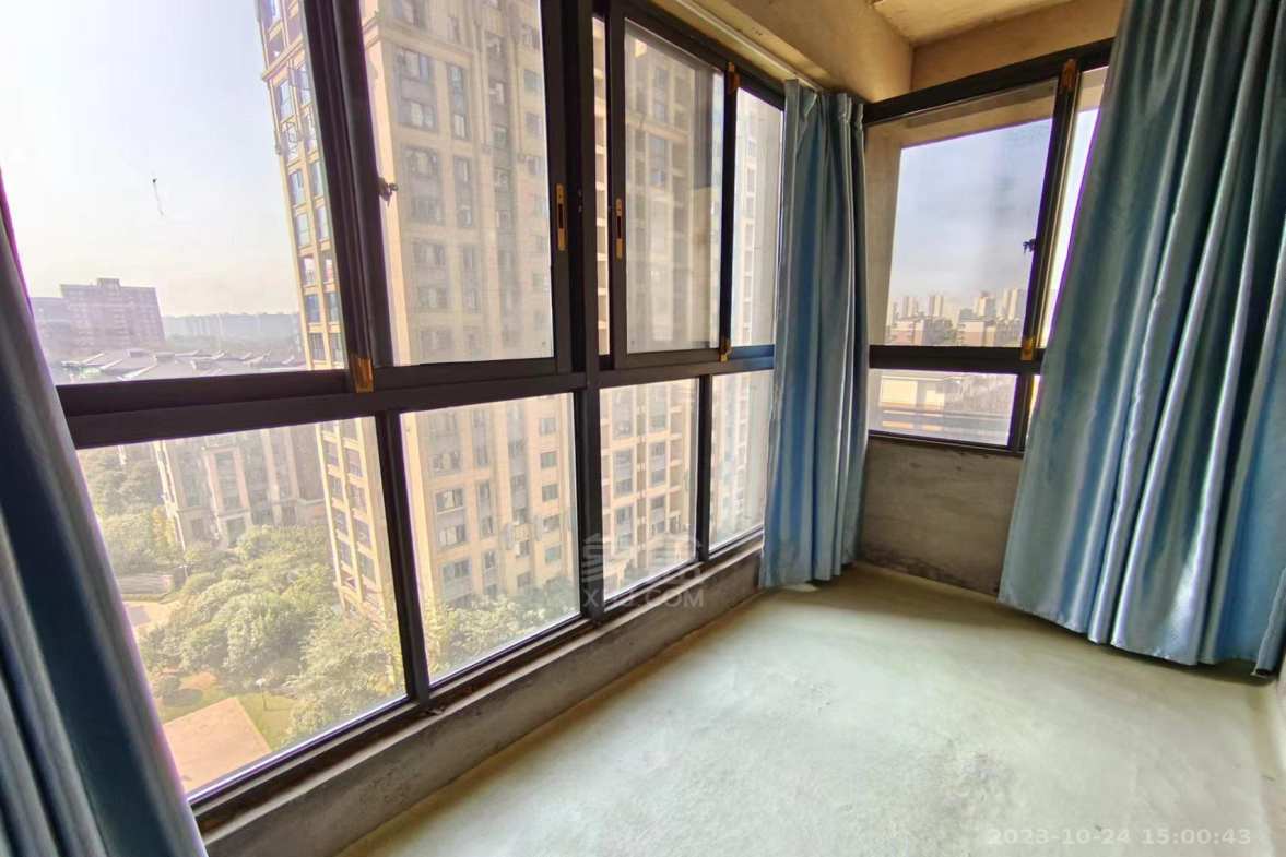 玫瑰御园  4室2厅2卫    1300.0元/月室内图1