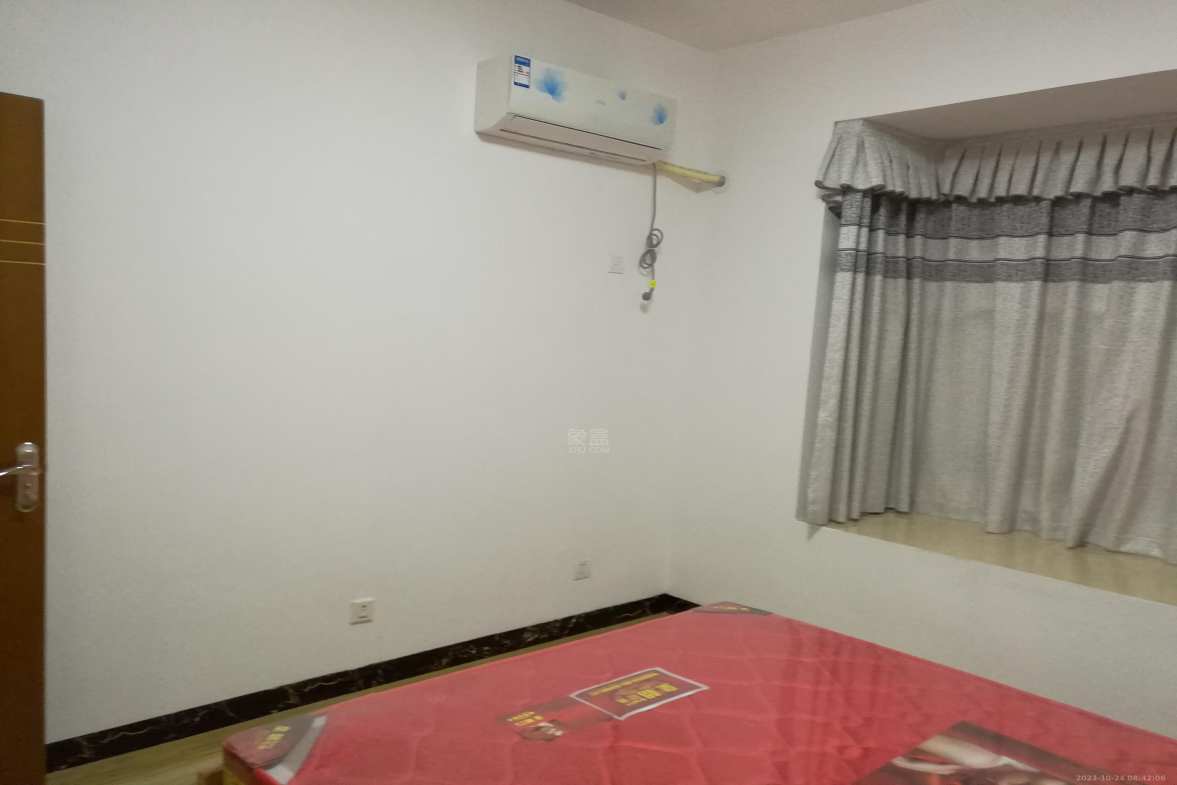 华府龙苑  3室2厅1卫    1700.0元/月室内图