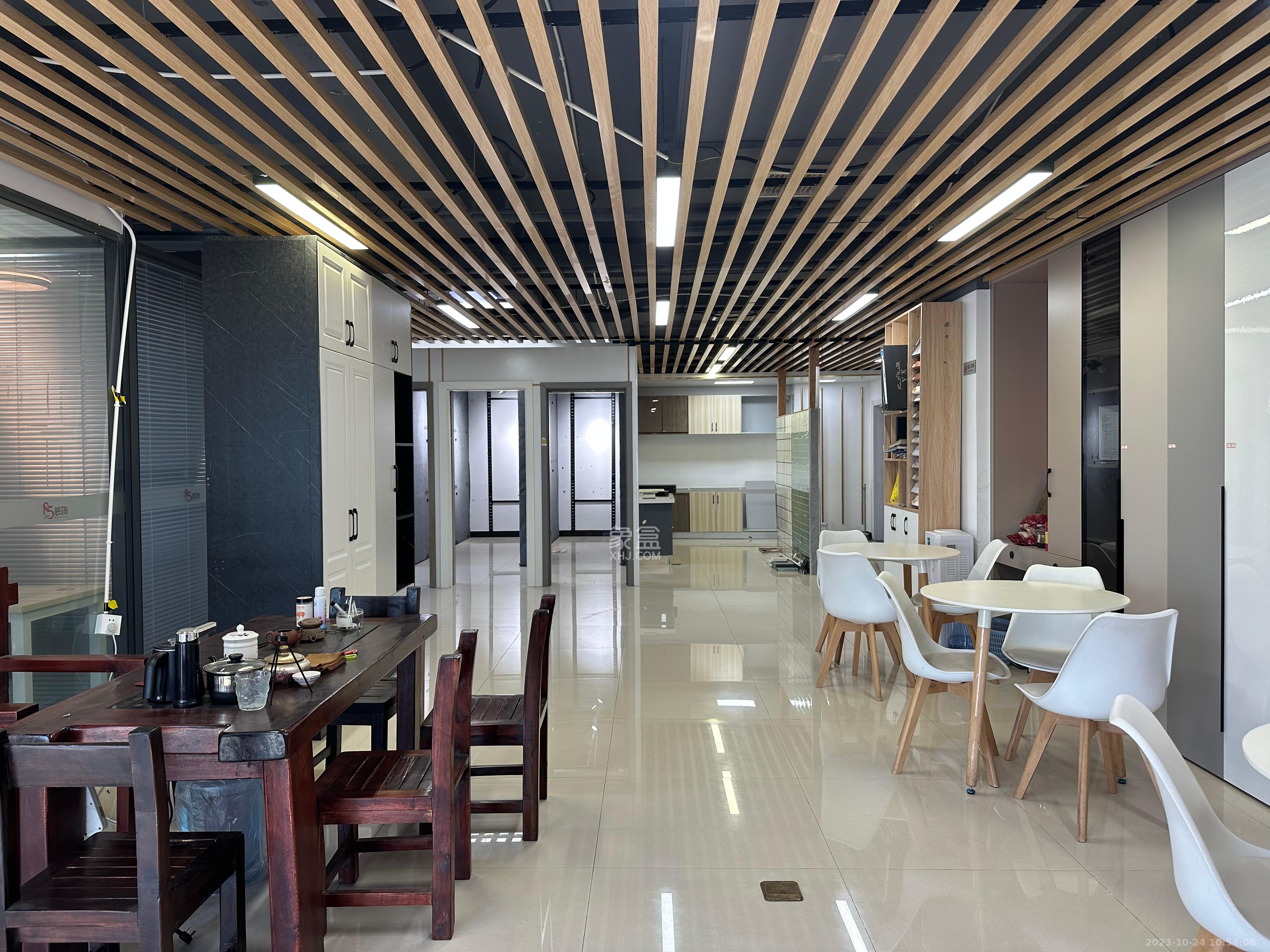 开源鑫贸大楼   200.0㎡      9000.0元/月