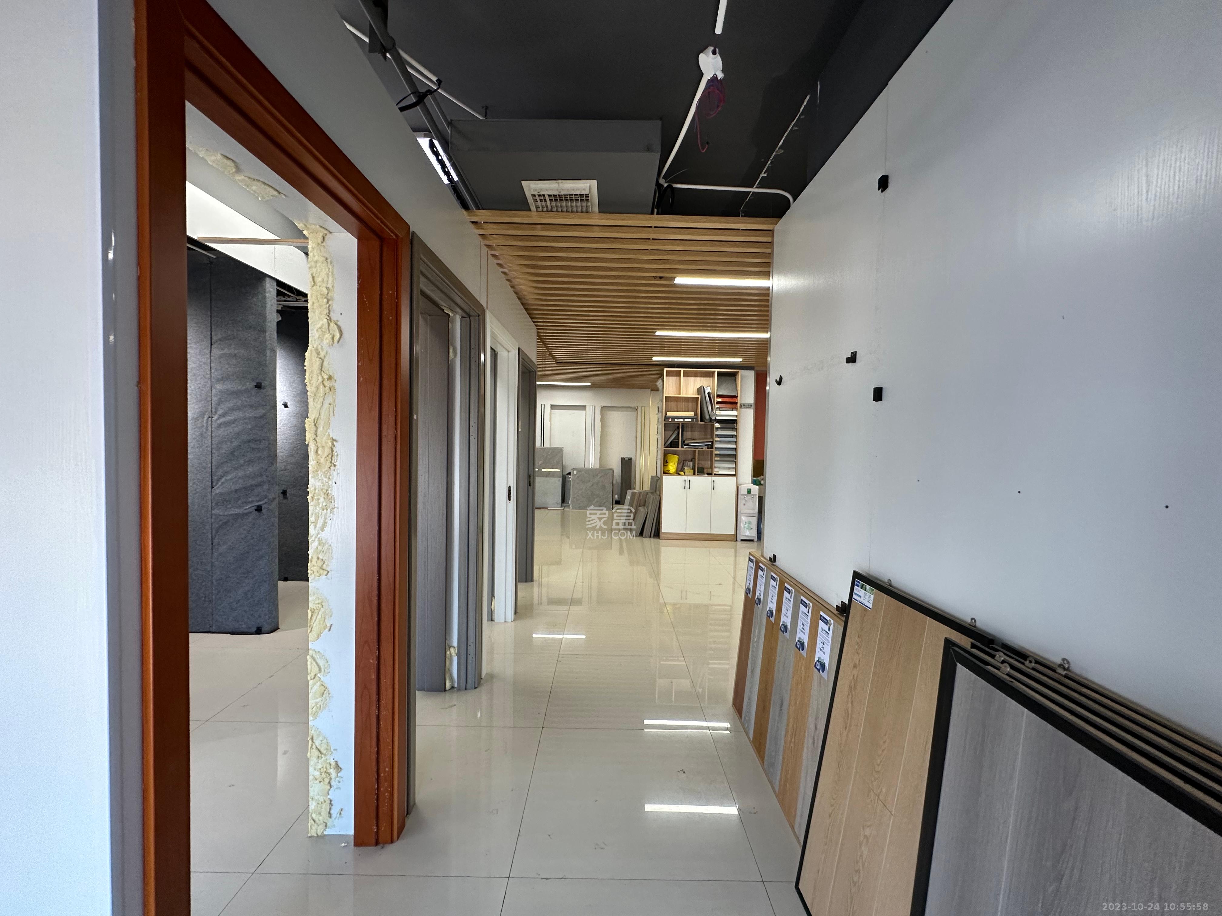 开源鑫贸大楼   200.0㎡      9000.0元/月室内图