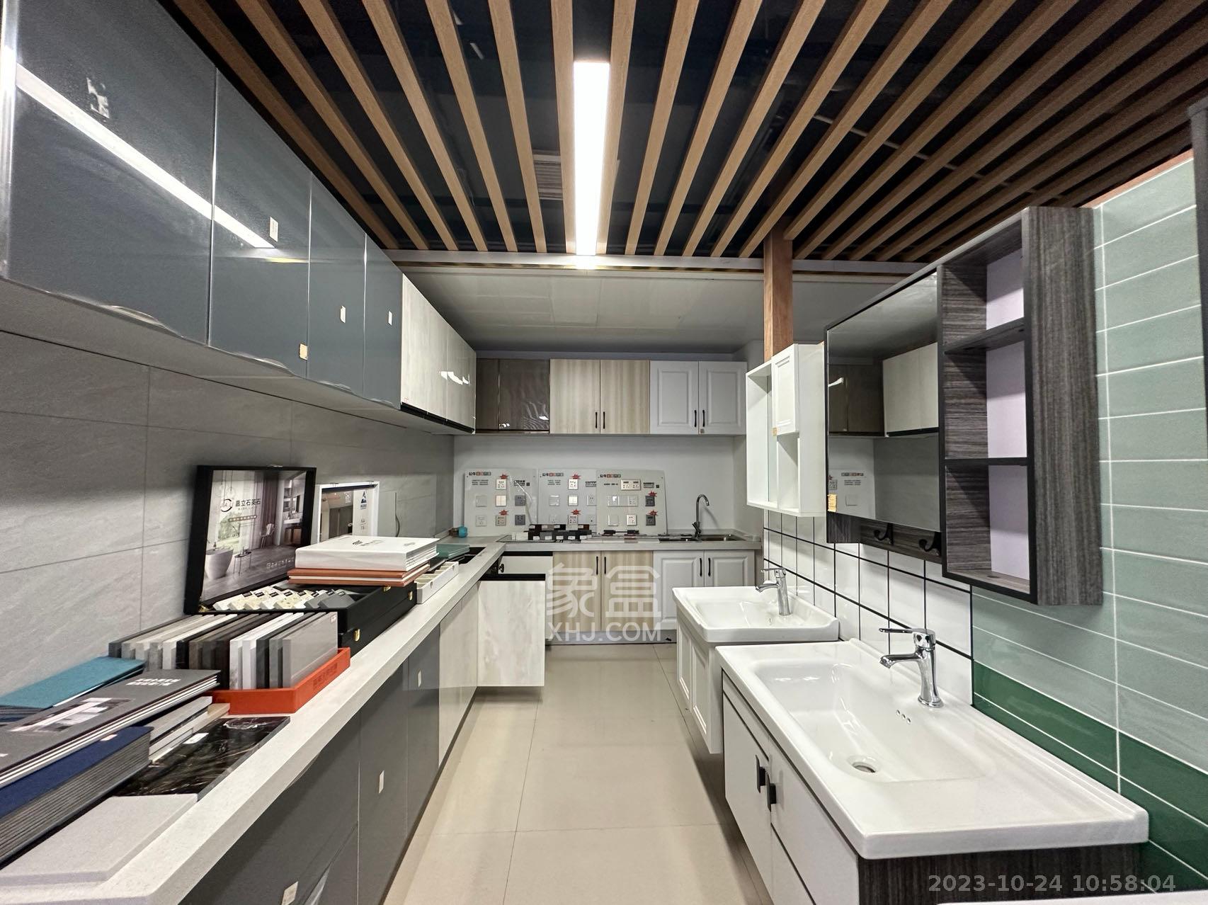 开源鑫贸大楼   200.0㎡      9000.0元/月室内图