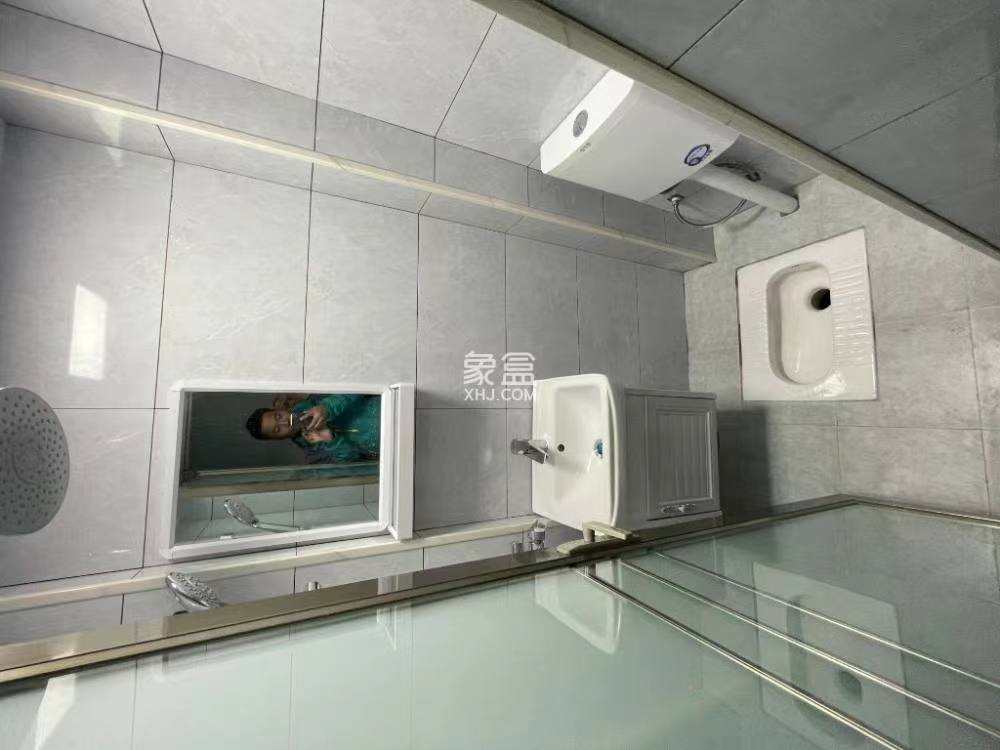 西湖一村社区南区  1室1厅1卫    1300.0元/月 西湖一村社区南区  1室1厅1卫    1300.0元/月室内图