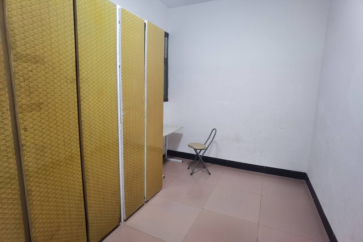 春园步行街--金街  3室2厅1卫    1200.0元/月室内图