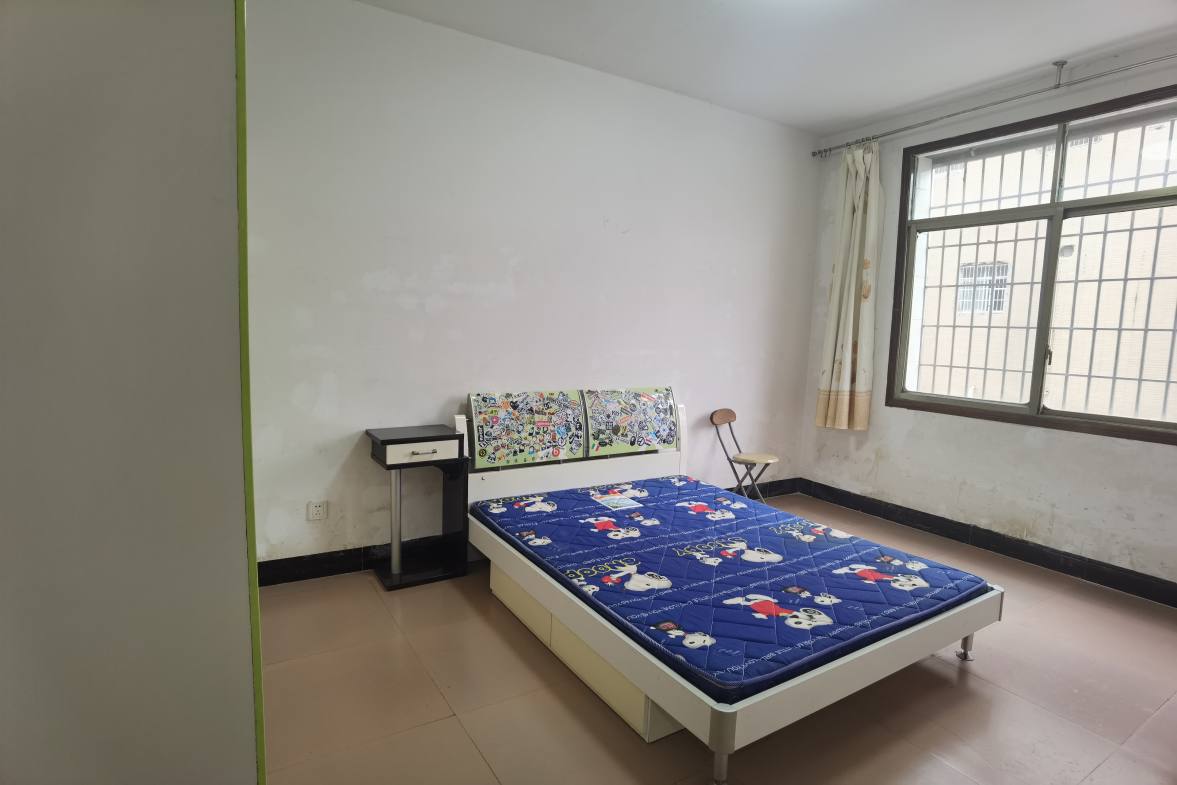 春园步行街--金街  3室2厅1卫    1200.0元/月室内图